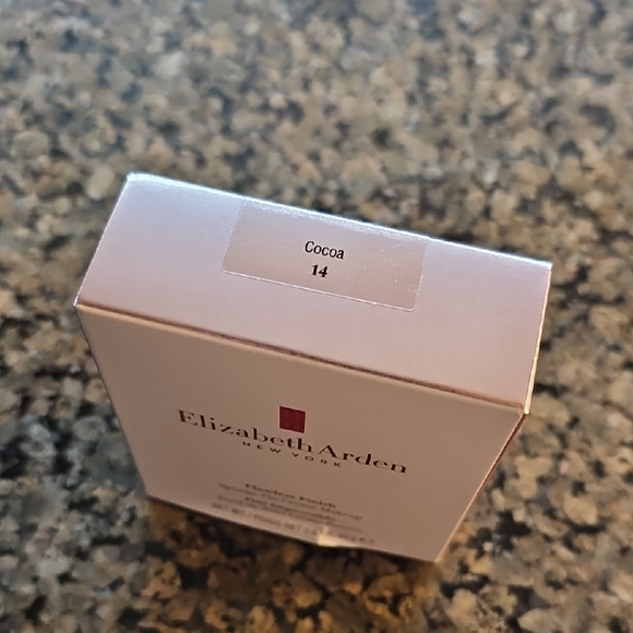 Elizabeth Arden Cream Sponge-On Foundation Compact in Shade Cocoa14 - Picture 3 of 5